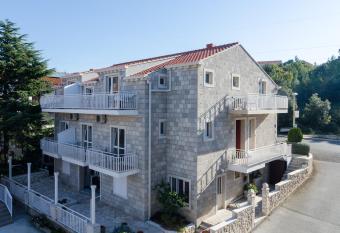 Apartments Senjo has Balcony rooms