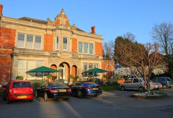 Millfields Hotel allows 18 year olds to book a room