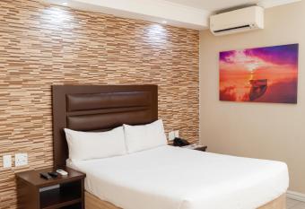 Bayside Hotel 100 Pixley Kaseme Street (West Street) allows 18 year olds to book a room