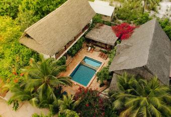 Tamani Villas - Annex has Balcony rooms