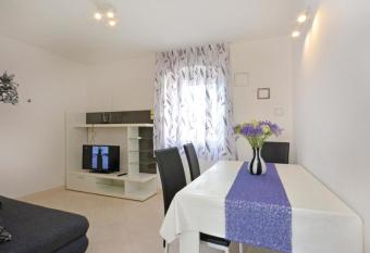 Ani Apartments allows 18 year olds to book a room