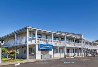 Travelodge by Wyndham Clearlake allows 18 year olds to book a room