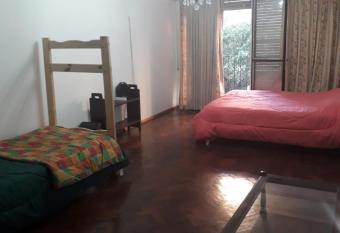 Hombres Negociadores, Artistas Hu  spedes Especiales has Balcony rooms