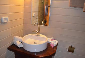 Besof Haderech has rooms with a private hot tub
