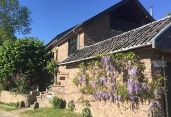 fermette allows 18 year olds to book a room