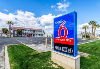 Studio 6 Buttonwillow. Ca allows 18 year olds to book a room
