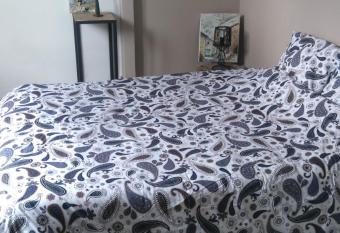 Chambre priv  e dans une maison avec jardin allows 18 year olds to book a room