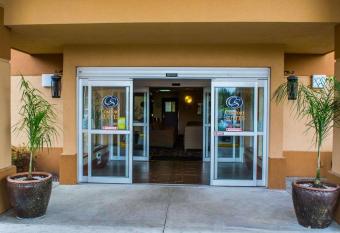 Comfort Suites Portland Southwest allows 18 year olds to book a room