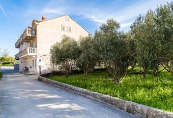 Francesca Guesthouse has Balcony rooms