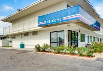 Motel 6 Muskogee allows 18 year olds to book a room