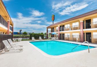 Super 8 by Wyndham Midwest City OK has Smoking rooms