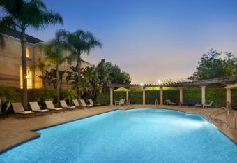 Hilton Garden Inn LAX/El Segundo allows 18 year olds to book a room