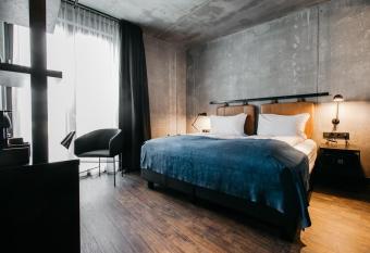 Exeter Hotel allows 18 year olds to book a room