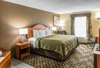 Quality Inn & Suites Columbus West - Hilliard has Smoking rooms