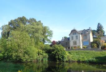 Riverview has Balcony rooms
