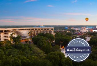 Hilton Orlando Lake Buena Vista - Disney Springs Area allows 18 year olds to book a room