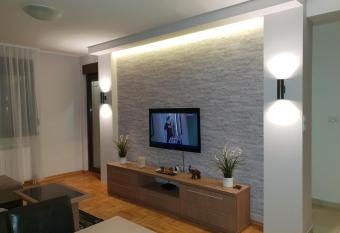 Apartman Aspen has Balcony rooms