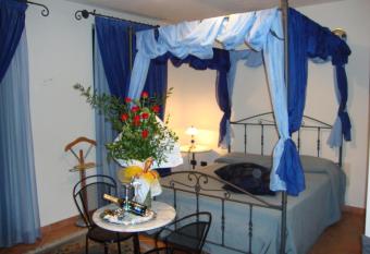 Al Calar Della Sera has rooms with a private hot tub