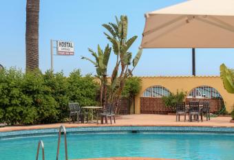 Hostal Esperanza allows 18 year olds to book a room