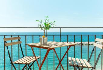 Hostal Olga allows 18 year olds to book a room