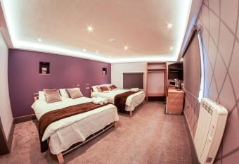 Fountain House allows 18 year olds to book a room