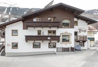 Landhaus Fiegl has Balcony rooms