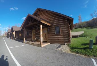 The Lodges at Sunset Village has rooms with a private hot tub