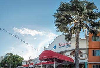 Hotel Veleros Cartagena allows 18 year olds to book a room