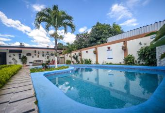 Berlor Airport Inn allows 18 year olds to book a room