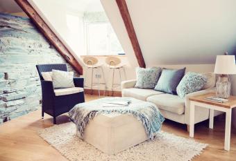 Padstow Breaks     Cottages & Apartments has Balcony rooms