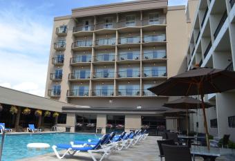 Coast Capri Hotel allows 18 year olds to book a room