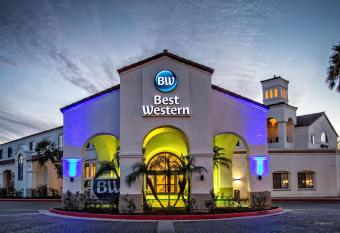 Best Western Posada Royale Hotel & Suites allows 18 year olds to book a room