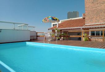 Jaguary Hotel Sumar   allows 18 year olds to book a room