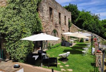 Dimora dei marchi b&b allows 18 year olds to book a room