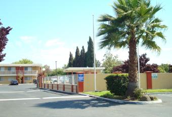 Heritage Inn allows 18 year olds to book a room