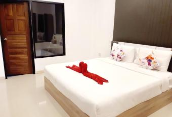 Blue Moon Design House has Balcony rooms