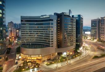 Seoul Riviera Hotel allows 18 year olds to book a room
