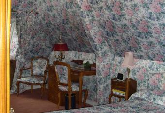 Ch  teau Des Bondons EI has Balcony rooms