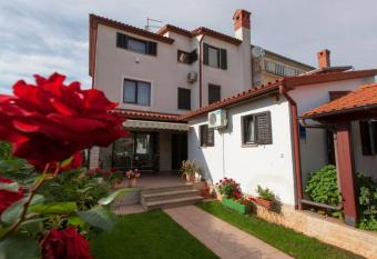 Apartments Grozdani   has Balcony rooms