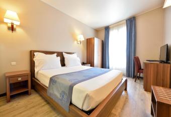 Hotel Capitole has Balcony rooms