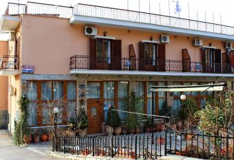 Zozas Rooms has Balcony rooms