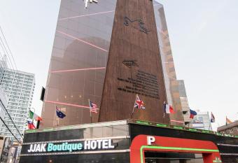 Busan H-AVENUE Hotel Seomyeon Station has rooms with a private hot tub