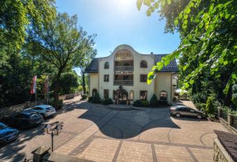 Dworek Skawi  ski has Balcony rooms