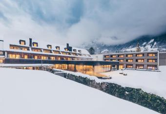 TRAUBE BRAZ Alpen Spa Golf Hotel has Balcony rooms