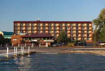 Harbor Shores on Lake Geneva has Balcony rooms