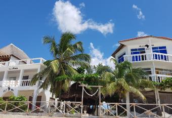 Villa Mina beachhouse has Balcony rooms