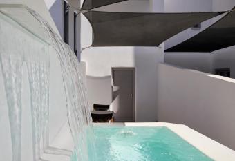 Kalisti Hotel & Suites allows 18 year olds to book a room