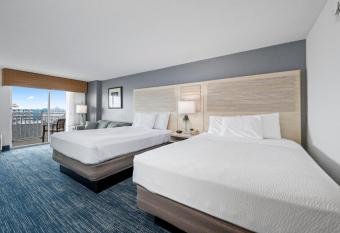 Hotel Monte Carlo Ocean City has rooms with a private hot tub