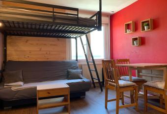 Appartement Superdevoluy Le Petit Suisse allows 18 year olds to book a room