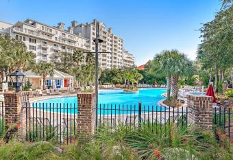 Bahia Condos has Balcony rooms